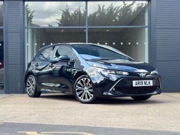SPOTICAR Toyota Corolla 1.8 Vvt-h Design Cvt Euro 6 (s/s) 5dr Used Car - Saloon Hybrid Black - Bury St. Edmunds - 1200624062_1