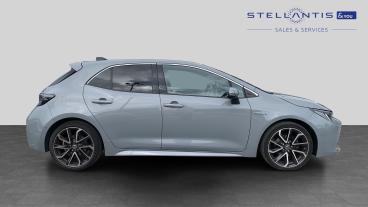 SPOTICAR Toyota Corolla 1.8 Vvt-h Excel Cvt Euro 6 (s/s) 5dr Used Car - Saloon Hybrid Grey - Salford - 1200627475_2