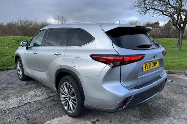 SPOTICAR Toyota Highlander 2.5 Vvt-h Excel Cvt 4wd Euro 6 (s/s) 5dr Used Car - Suv Hybrid Silver - Bridgend - 1200584711_3