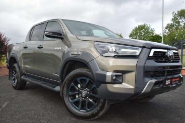 SPOTICAR Toyota Hilux 2.8 D-4d-h Invincible X Auto 4wd Euro 6 4dr Used Car - Pick-up Hybrid Bronze - Ballymena County Antrim - 1200529545_2