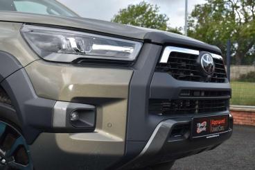 SPOTICAR Toyota Hilux 2.8 D-4d-h Invincible X Auto 4wd Euro 6 4dr Used Car - Pick-up Hybrid Bronze - Ballymena County Antrim - 1200529545_4