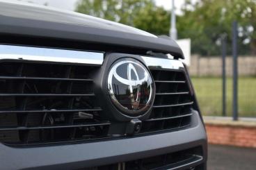 SPOTICAR Toyota Hilux 2.8 D-4d-h Invincible X Auto 4wd Euro 6 4dr Used Car - Pick-up Hybrid Bronze - Ballymena County Antrim - 1200529545_5