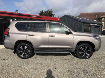 SPOTICAR Toyota Landcruiser 2.8d Invincible Auto 4wd Euro 6 (s/s) 5dr (7 Seat) Used Car - Suv Diesel Bronze - Inverness - 1200641901_3