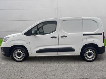 SPOTICAR Toyota Proace 1.5 Bluehdi Active Short Panel Van Swb Euro 6 (s/s Used Car - Commercial Vehicle Diesel White - Worksop - 1200555655_4