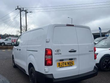 SPOTICAR Toyota Proace 2.0d Active Long Panel Van Lwb Euro 6 6dr Used Car - Commercial Vehicle Diesel White - Redditch - 1200582601_4