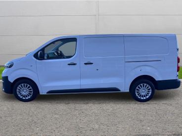 SPOTICAR Toyota Proace 2.0d Icon Long Panel Van Lwb Euro 6 (s/s) 6dr Used Car - Commercial Vehicle Diesel White - Worksop - 1200631245_4