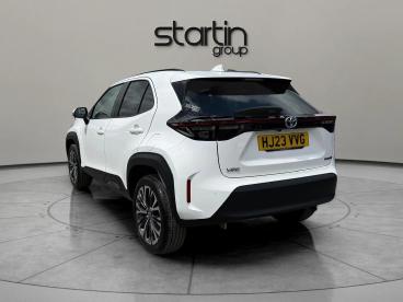 SPOTICAR Toyota Yaris 1.5 Vvt-h Excel E-cvt Euro 6 (s/s) 5dr Used Car - City Car Hybrid White - Redditch - 1200526928_4