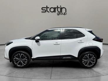 SPOTICAR Toyota Yaris 1.5 Vvt-h Excel E-cvt Euro 6 (s/s) 5dr Used Car - City Car Hybrid White - Redditch - 1200526928_5