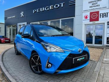 SPOTICAR Toyota Yaris 1.5 Vvt-h Cyan Bi-tone E-cvt Euro 6 (s/s) 5dr Used Car - City Car Hybrid Blue - Ryde - 1200532322_1