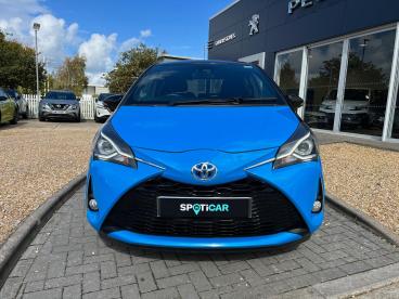 SPOTICAR Toyota Yaris 1.5 Vvt-h Cyan Bi-tone E-cvt Euro 6 (s/s) 5dr Used Car - City Car Hybrid Blue - Ryde - 1200532322_2