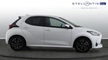 SPOTICAR Toyota Yaris 1.5 Vvt-h Design E-cvt Euro 6 (s/s) 5dr Used Car - City Car Hybrid White - Birmingham - 1200547721_2