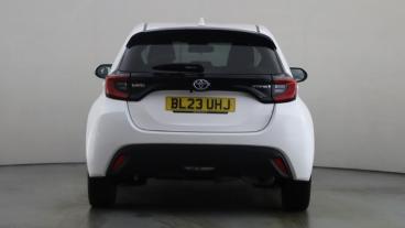 SPOTICAR Toyota Yaris 1.5 Vvt-h Design E-cvt Euro 6 (s/s) 5dr Used Car - City Car Hybrid White - Birmingham - 1200547721_4