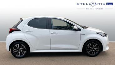 SPOTICAR Toyota Yaris 1.5 Vvt-h Design E-cvt Euro 6 (s/s) 5dr Used Car - City Car Hybrid White - Romford - 1200549026_2