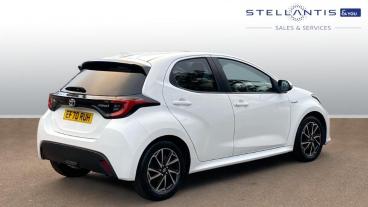 SPOTICAR Toyota Yaris 1.5 Vvt-h Design E-cvt Euro 6 (s/s) 5dr Used Car - City Car Hybrid White - Romford - 1200549026_3