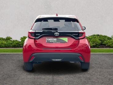 SPOTICAR Toyota Yaris 1.5 Vvt-h Design E-cvt Euro 6 (s/s) 5dr Used Car - City Car Hybrid Red - Ashford - 1200553569_4