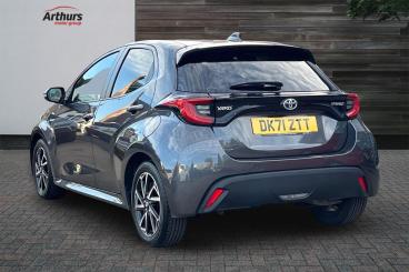 SPOTICAR Toyota Yaris 1.5 Vvt-h Design E-cvt Euro 6 (s/s) 5dr Used Car - City Car Hybrid Grey - Oswestry - 1200557985_4