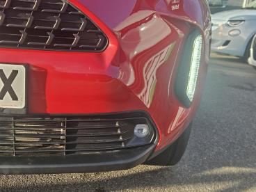 SPOTICAR Toyota Yaris 1.5 Vvt-h Design E-cvt Euro 6 (s/s) 5dr Used Car - City Car Hybrid Red - Watford - 1200558813_4