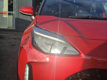 SPOTICAR Toyota Yaris 1.5 Vvt-h Design E-cvt Euro 6 (s/s) 5dr Used Car - City Car Hybrid Red - Watford - 1200558813_5