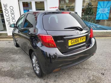 SPOTICAR Toyota Yaris 1.33 Dual Vvt-i Icon Euro 6 5dr Used Car - City Car Petrol Black - Llangefni - 1200559554_2