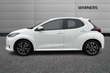 SPOTICAR Toyota Yaris 1.5 Vvt-h Design E-cvt Euro 6 (s/s) 5dr Used Car - City Car Hybrid White - Gloucester - 1200561238_5