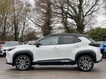 SPOTICAR Toyota Yaris 1.5 Vvt-h Gr Sport E-cvt Euro 6 (s/s) 5dr Used Car - City Car Hybrid Multicolour - Pontypridd - 1200563680_4