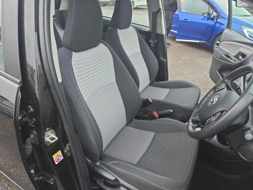 SPOTICAR Toyota Yaris 1.5 Vvt-h Icon Tech E-cvt Euro 6 (s/s) 5dr Used Car - City Car Hybrid Black - Workington - 1200564929_5