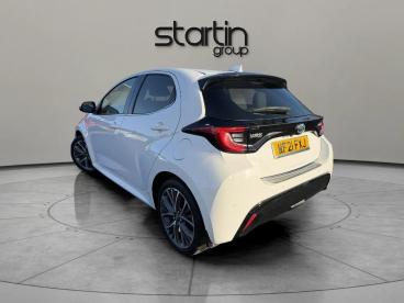 SPOTICAR Toyota Yaris 1.5 Vvt-h Excel E-cvt Euro 6 (s/s) 5dr Used Car - City Car Hybrid White - Redditch - 1200566298_4