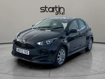 SPOTICAR Toyota Yaris 1.5 Vvt-h Icon E-cvt Euro 6 (s/s) 5dr Used Car - City Car Hybrid Black - Redditch - 1200568090_3