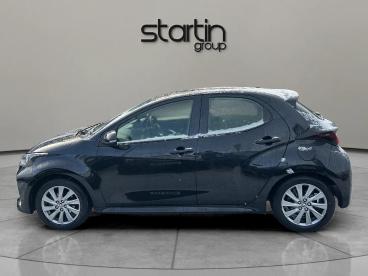 SPOTICAR Toyota Yaris 1.5 Vvt-h Icon E-cvt Euro 6 (s/s) 5dr Used Car - City Car Hybrid Black - Redditch - 1200568090_5