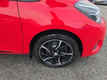 SPOTICAR Toyota Yaris 1.5 Vvt-i Design Euro 6 5dr Used Car - City Car Petrol Red - Workington - 1200568558_2
