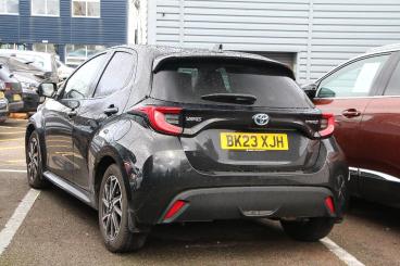 SPOTICAR Toyota Yaris 1.5 Vvt-h Design E-cvt Euro 6 (s/s) 5dr Used Car - City Car Hybrid Black - Lichfield - 1200568698_4