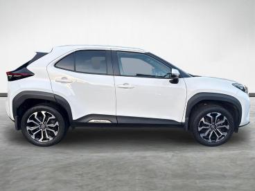 SPOTICAR Toyota Yaris 1.5 Vvt-h Design E-cvt Euro 6 (s/s) 5dr Used Car - City Car Hybrid White - Guisborough - 1200569186_2