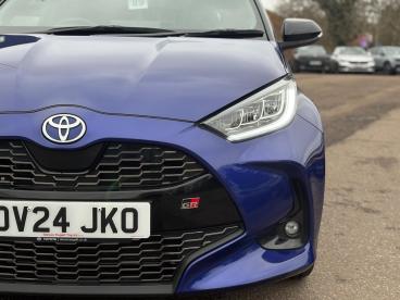 SPOTICAR Toyota Yaris 1.5 Vvt-h Gr Sport E-cvt Euro 6 (s/s) 5dr Used Car - City Car Hybrid Blue - Leicester - 1200572888_5