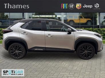 SPOTICAR Toyota Yaris 1.5 Vvt-h Dynamic E-cvt Awd Euro 6 (s/s) 5dr Used Car - City Car Hybrid Silver - Tunbridge Wells - 1200574129_2