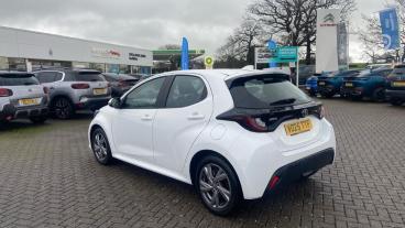 SPOTICAR Toyota Yaris 1.5 Vvt-h Icon E-cvt Euro 6 (s/s) 5dr Used Car - City Car Hybrid Blue - Redditch - 1200574871_5