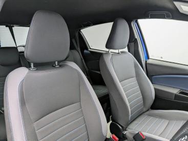 SPOTICAR Toyota Yaris 1.5 Vvt-h Blue Bi-tone E-cvt Euro 6 (s/s) 5dr Used Car - City Car Hybrid Blue - County Antrim - 1200578593_4