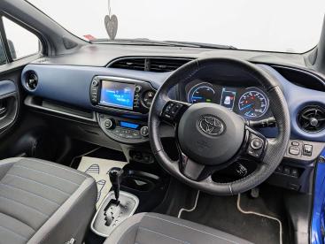 SPOTICAR Toyota Yaris 1.5 Vvt-h Blue Bi-tone E-cvt Euro 6 (s/s) 5dr Used Car - City Car Hybrid Blue - County Antrim - 1200578593_5