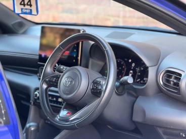 SPOTICAR Toyota Yaris 1.5 Vvt-h Gr Sport E-cvt Euro 6 (s/s) 5dr Used Car - City Car Hybrid Blue - Warwick - 1200579891_3