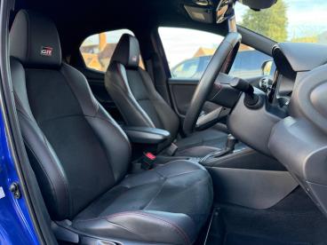 SPOTICAR Toyota Yaris 1.5 Vvt-h Gr Sport E-cvt Euro 6 (s/s) 5dr Used Car - City Car Hybrid Blue - Warwick - 1200579891_4