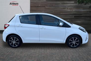 SPOTICAR Toyota Yaris 1.5 Vvt-i Icon Tech Cvt Euro 6 5dr Used Car - City Car Petrol White - Wrexham - 1200580527_2