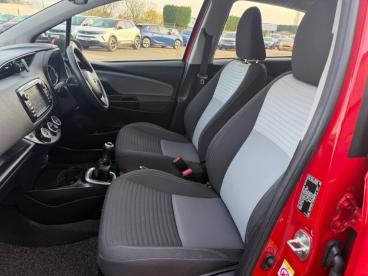 SPOTICAR Toyota Yaris 1.0 Vvt-i Icon Euro 6 5dr Used Car - City Car Petrol Red - Billinghay - 1200582874_5