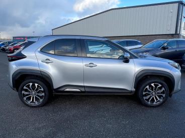 SPOTICAR Toyota Yaris 1.5 Vvt-h Design E-cvt Euro 6 (s/s) 5dr Used Car - City Car Hybrid Silver - Eglinton - 1200585422_2