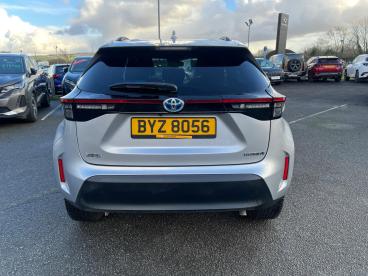 SPOTICAR Toyota Yaris 1.5 Vvt-h Design E-cvt Euro 6 (s/s) 5dr Used Car - City Car Hybrid Silver - Eglinton - 1200585422_4