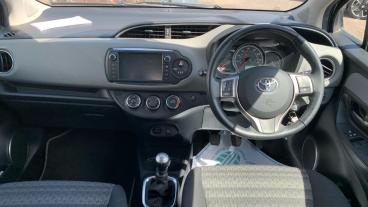 SPOTICAR Toyota Yaris 1.33 Dual Vvt-i Icon Euro 6 5dr Used Car - City Car Petrol Grey - Crawley - 1200599293_4
