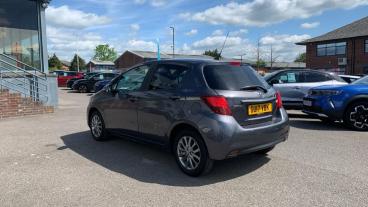 SPOTICAR Toyota Yaris 1.33 Dual Vvt-i Icon Euro 6 5dr Used Car - City Car Petrol Grey - Crawley - 1200599293_5