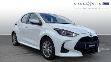 SPOTICAR Toyota Yaris 1.5 Vvt-h Icon E-cvt Euro 6 (s/s) 5dr Used Car - City Car Hybrid White - Preston - 1200599567_1