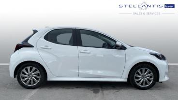 SPOTICAR Toyota Yaris 1.5 Vvt-h Icon E-cvt Euro 6 (s/s) 5dr Used Car - City Car Hybrid White - Preston - 1200599567_2