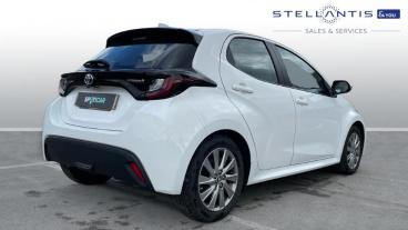 SPOTICAR Toyota Yaris 1.5 Vvt-h Icon E-cvt Euro 6 (s/s) 5dr Used Car - City Car Hybrid White - Preston - 1200599567_3