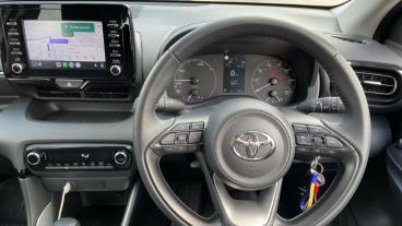 SPOTICAR Toyota Yaris 1.5 Vvt-h Icon E-cvt Euro 6 (s/s) 5dr Used Car - City Car Hybrid White - Preston - 1200599567_4