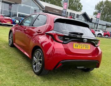 SPOTICAR Toyota Yaris 1.5 Vvt-h Excel E-cvt Euro 6 (s/s) 5dr Used Car - City Car Hybrid Red - Darlington - 1200601017_3